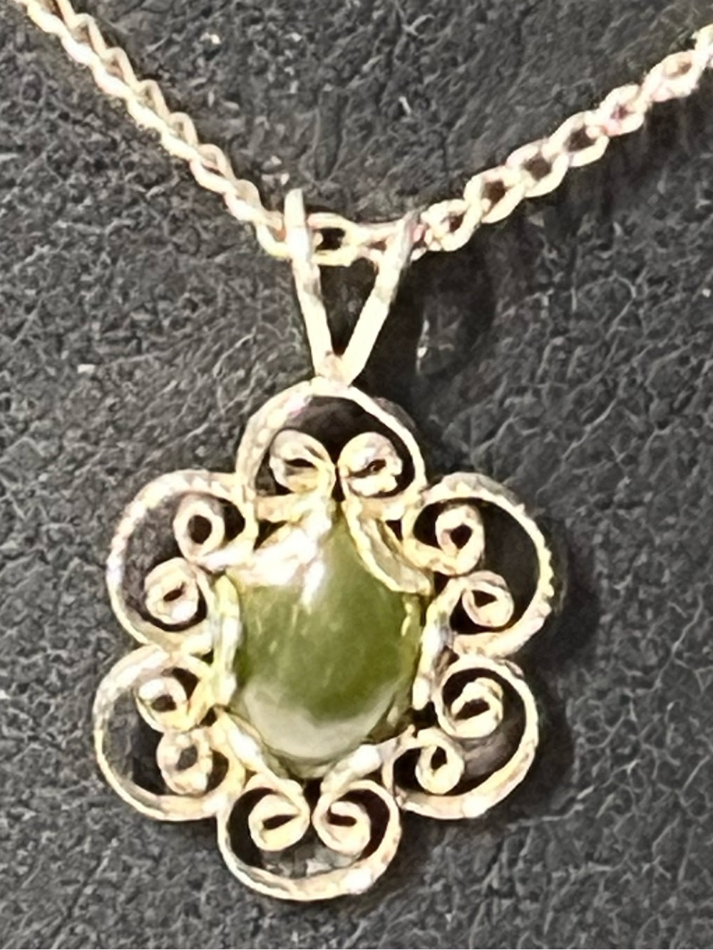 Vintage Sterling Silver Floral Filigree Necklace 
Green Stone. Feminine
Stamped - Picture 4 of 6